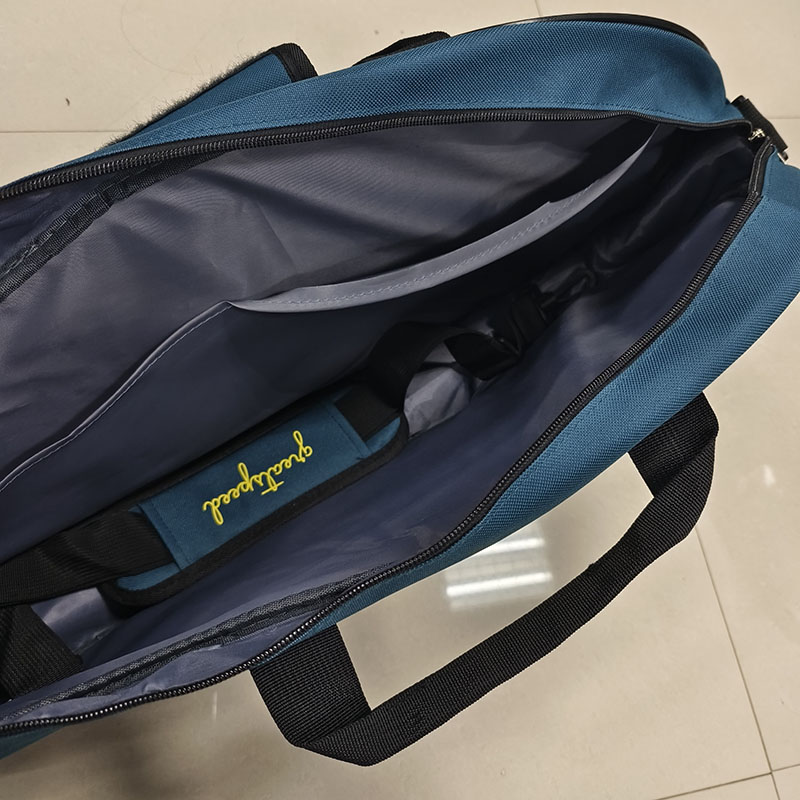 حقيبة رياضية لتنس الريشة من GR - مراجعة Badminton Equipment وسعره