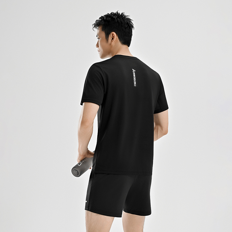 أطقم رياضية للرجال من كاواساكي - مراجعة Badminton Aesthetic وسعره